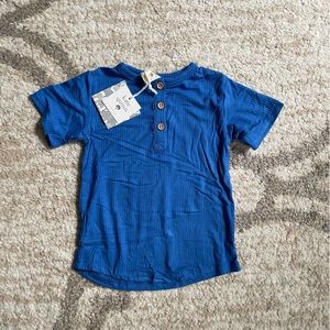 Kate Quinn Henley tee